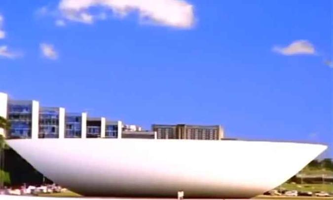 'A invenção de Brasília', de Renato Barbieri, retrata a história da capital desde a formação geológica até os dias atuais(foto: Reprodução/YouTube) 'A invenção de Brasília', de Renato Barbieri, retrata a história da capital desde a formação geológica até os dias atuais(foto: Reprodução/YouTube)