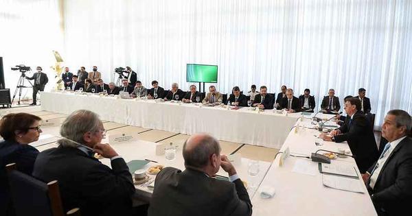 Guedes confirma mais duas parcelas do aux&iacute;lio emergencial, mas de R$ 300