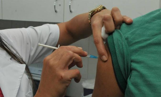 Vacina está disponível nos postos de saúde de Minas Gerais para o público-alvo (foto: Jair Amaral/EM/D.A Press) Vacina está disponível nos postos de saúde de Minas Gerais para o público-alvo (foto: Jair Amaral/EM/D.A Press)