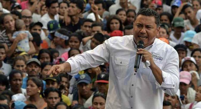 Durante a campanha, Bertucci distribuiu sopa para milhares de pessoas(foto: Luis Robayo / AFP) Durante a campanha, Bertucci distribuiu sopa para milhares de pessoas(foto: Luis Robayo / AFP)