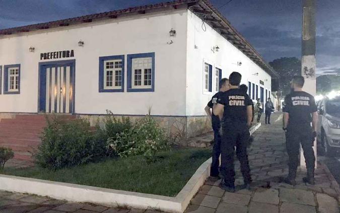 Ação contra fraude e desvio de dinheiro prende empresários, secretários e assessores da Prefeitura de Pirenópolis (foto: Polícia Civil/Divulgação ) Ação contra fraude e desvio de dinheiro prende empresários, secretários e assessores da Prefeitura de Pirenópolis (foto: Polícia Civil/Divulgação )