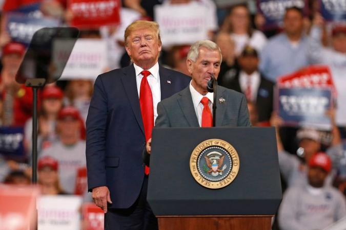 Candidato republicano perdeu as eleições mesmo com o apoio massivo de Trump na campanha(foto: Matt SULLIVAN/AFP) Candidato republicano perdeu as eleições mesmo com o apoio massivo de Trump na campanha(foto: Matt SULLIVAN/AFP)