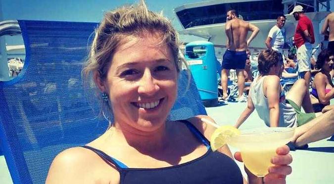 A australiana Holly Butcher foi diagnosticada com um câncer maligno nos ossos aos 26 anos(foto: Reprodução/Facebook) A australiana Holly Butcher foi diagnosticada com um câncer maligno nos ossos aos 26 anos(foto: Reprodução/Facebook)