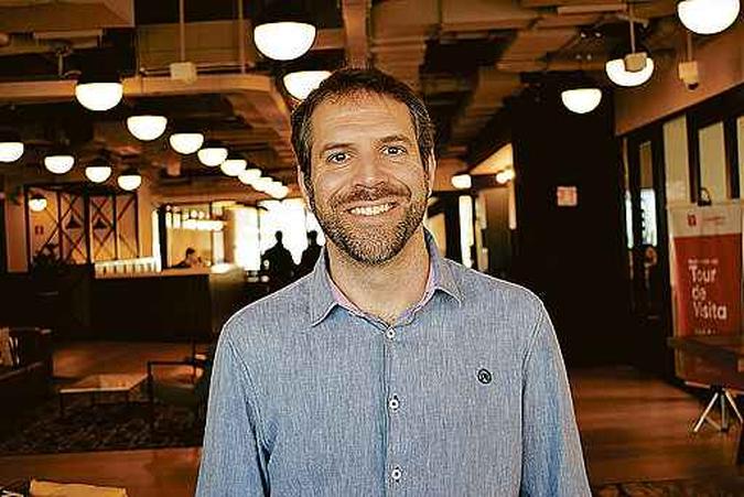 ''Esse mercado é promissor. Muitas empresas começam a pensar nisso e a testar o mix de gerações, colhendo bons frutos com essa atitude,'' Mórris Litvak, fundador da MaturiJobs, plataforma que conecta pessoas acima de 50 anos com oportunidade de trabalho (foto: Divulgação ) ''Esse mercado é promissor. Muitas empresas começam a pensar nisso e a testar o mix de gerações, colhendo bons frutos com essa atitude,'' Mórris Litvak, fundador da MaturiJobs, plataforma que conecta pessoas acima de 50 anos com oportunidade de trabalho (foto: Divulgação )
