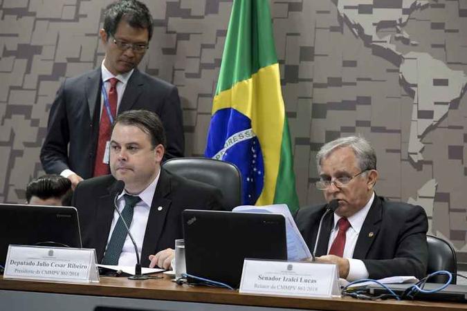 Integrantes da Comissão Mista que analisou a medida provisória: decisão final depende do plenário da Câmara(foto: Waldemir Barreto/Agencia Senado) Integrantes da Comissão Mista que analisou a medida provisória: decisão final depende do plenário da Câmara(foto: Waldemir Barreto/Agencia Senado)