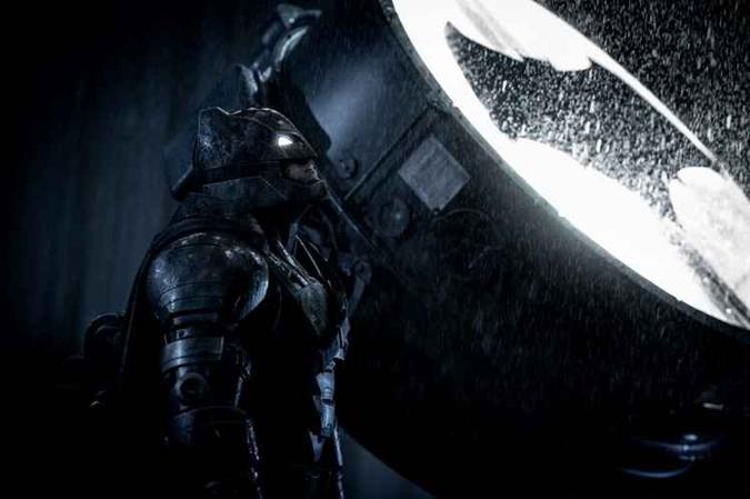 Bat-sinal iluminará arranha-céus e ponto turísticos das cidades do mundo todo (foto: Clay Enos/Warner Bros) Bat-sinal iluminará arranha-céus e ponto turísticos das cidades do mundo todo (foto: Clay Enos/Warner Bros)