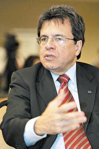 Barreto, da Receita Federal, diz que meta é atrair firmas menores(foto: Carlos Silva/Esp. CB/D.A Press 13/8/09) Barreto, da Receita Federal, diz que meta é atrair firmas menores(foto: Carlos Silva/Esp. CB/D.A Press 13/8/09)
