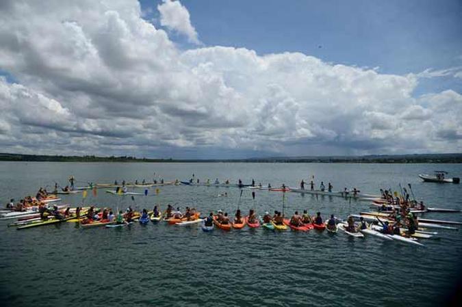 O evento contou com atividades como natação, canoagem e stand up paddle(foto: Fábio Pozzebom/Agência Brasil) O evento contou com atividades como natação, canoagem e stand up paddle(foto: Fábio Pozzebom/Agência Brasil)