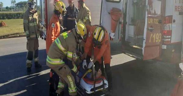 DF: Sete pessoas ficam feridas em acidente entre &ocirc;nibus e caminh&atilde;o