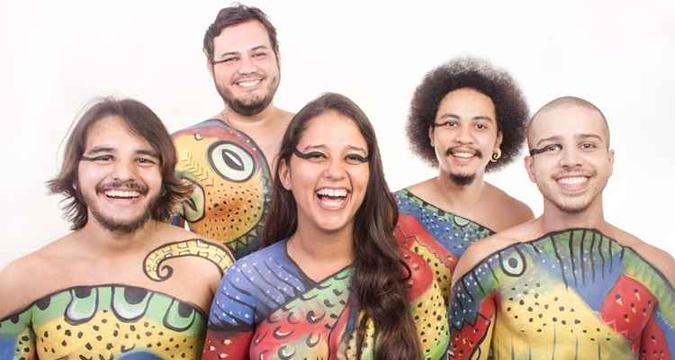 O grupo quer levar para o Brasil os ritmos característicos do extremo norte do país(foto: Natasha Sarah/Divulgação) O grupo quer levar para o Brasil os ritmos característicos do extremo norte do país(foto: Natasha Sarah/Divulgação)