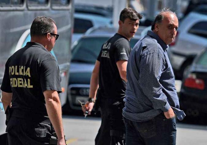 Pezão foi preso em novembro acusado de receber R$ 39 milhões em propina(foto: Carl de Souza/AFP) Pezão foi preso em novembro acusado de receber R$ 39 milhões em propina(foto: Carl de Souza/AFP)