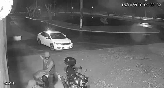Homens se passaram por policiais para assaltarem uma empresa (foto: Divulgação/PCDF) Homens se passaram por policiais para assaltarem uma empresa (foto: Divulgação/PCDF)