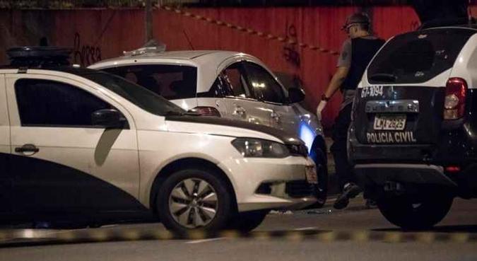Digitais podem ser confrontadas com as de eventuais suspeitos(foto: Mauro Pimentel/AFP) Digitais podem ser confrontadas com as de eventuais suspeitos(foto: Mauro Pimentel/AFP)