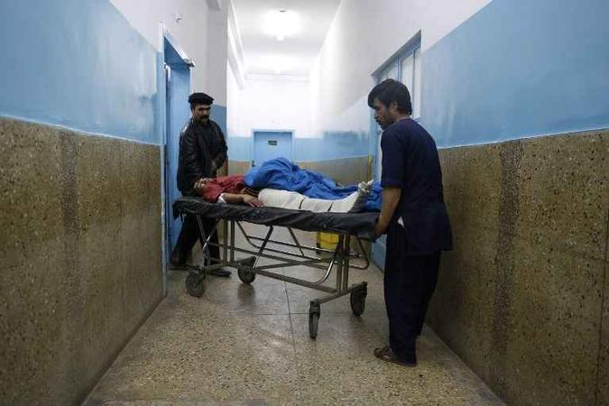 O porta-voz dos talibãs, Zabiullah Mujahid, reivindicou o atentado por meio de uma mensagem em sua conta no Twitter(foto: AFP) O porta-voz dos talibãs, Zabiullah Mujahid, reivindicou o atentado por meio de uma mensagem em sua conta no Twitter(foto: AFP)