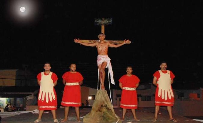 Em João Pessoa (PB), a apresentação Autos de Deus ganhou novas cenas para este ano. O elenco é formado por cerca de 80 voluntários e a entrada é gratuita(foto: Cenarium Produções/Divulgação) Em João Pessoa (PB), a apresentação Autos de Deus ganhou novas cenas para este ano. O elenco é formado por cerca de 80 voluntários e a entrada é gratuita(foto: Cenarium Produções/Divulgação)