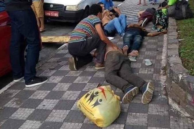 A Polícia investiga o que houve no caso em que, pelo manos, cinco pessoas morreram com suspeita de envenenamento(foto: PM/Divulgação) A Polícia investiga o que houve no caso em que, pelo manos, cinco pessoas morreram com suspeita de envenenamento(foto: PM/Divulgação)