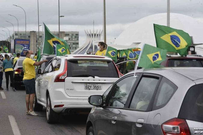 Protesto tem como alvos principais o STF, a imprensa e agentes de sa Protesto tem como alvos principais o STF, a imprensa e agentes de sa