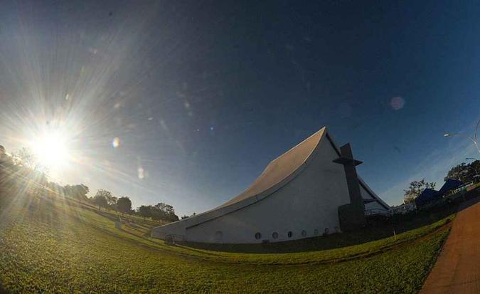 Quem gosta dos dias de sol pode comemorar(foto: Ed Alves/CB/D.A Press ) Quem gosta dos dias de sol pode comemorar(foto: Ed Alves/CB/D.A Press )
