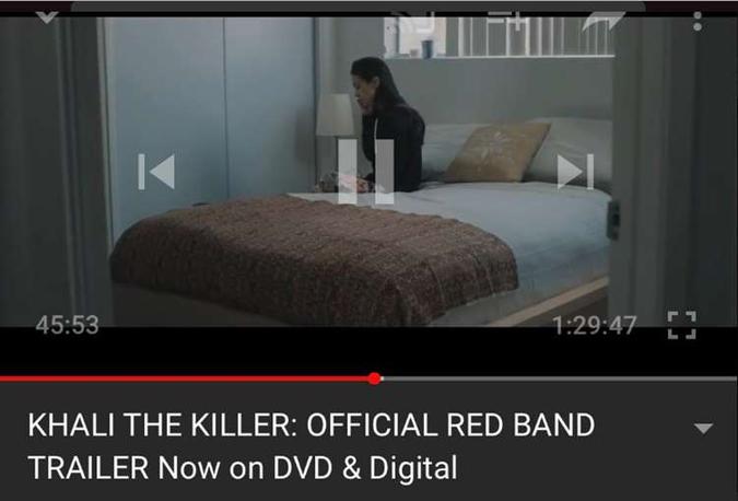O erro irritou o diretor da produção(foto: Reprodução/YouTube/NME/Twitter) O erro irritou o diretor da produção(foto: Reprodução/YouTube/NME/Twitter)