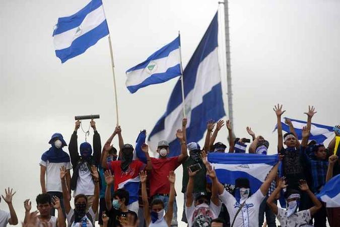Milhares de estudantes protestam contra o governo de Ortega(foto: Marvin Recinos/AFP) Milhares de estudantes protestam contra o governo de Ortega(foto: Marvin Recinos/AFP)