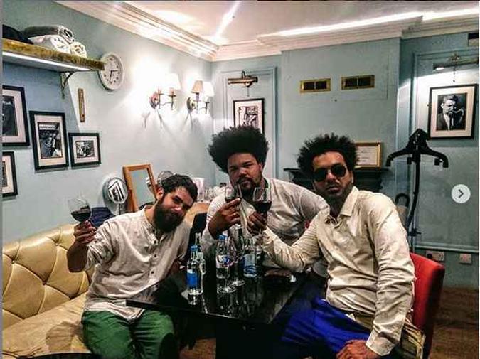 Com o power trio que toca hoje(foto: Reprodução/instagram) Com o power trio que toca hoje(foto: Reprodução/instagram)
