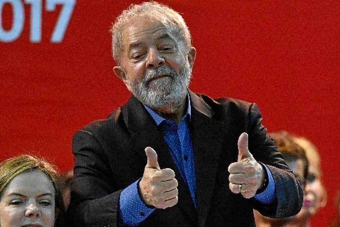 Petistas planejam pegar carona na popularidade do ex-presidente Lula Nelson Almeida/AFP - 6/5/17 Petistas planejam pegar carona na popularidade do ex-presidente Lula Nelson Almeida/AFP - 6/5/17