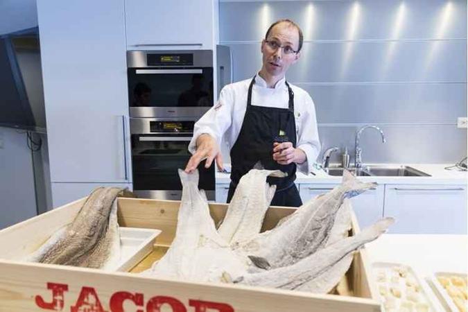 Da cidade de Alesund, sai 95% do produto que chega às nossas mesas: tradição e sabor(foto: Marius Fiskum/Divulgação) Da cidade de Alesund, sai 95% do produto que chega às nossas mesas: tradição e sabor(foto: Marius Fiskum/Divulgação)