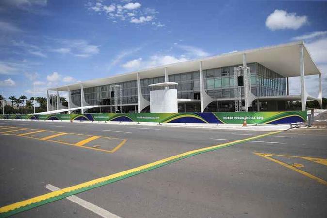Palácio do Planalto está pronto para a posse presidencial nesta quarta-feira(foto: José Cruz/Agência Brasil ) Palácio do Planalto está pronto para a posse presidencial nesta quarta-feira(foto: José Cruz/Agência Brasil )