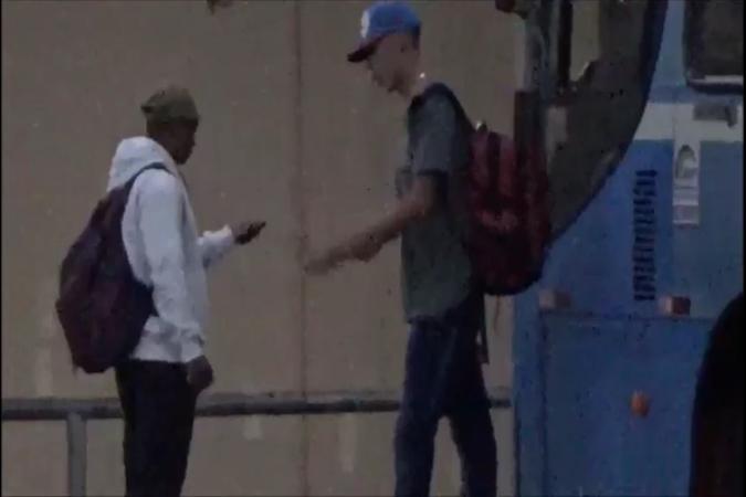 Os homens foram detidos e levados para a 5ª DP (Área Central)(foto: Reprodução/Vídeo) Os homens foram detidos e levados para a 5ª DP (Área Central)(foto: Reprodução/Vídeo)