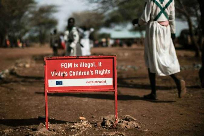 Ainda generalizadas na África, as excisões e mutilações sexuais estão significativamente em queda entre crianças de 0 a 14 anos, graças às campanhas de conscientização e apesar das disparidades entre os países - (foto: AFP/Arquivos) Ainda generalizadas na África, as excisões e mutilações sexuais estão significativamente em queda entre crianças de 0 a 14 anos, graças às campanhas de conscientização e apesar das disparidades entre os países - (foto: AFP/Arquivos)