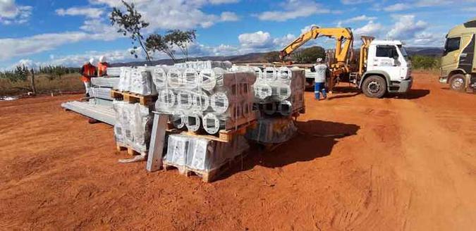 Construção da fazenda de energia solar de Porteirinha, em Minas Gerais, que começa a operar em dezembro próximo(foto: Divulgação) Construção da fazenda de energia solar de Porteirinha, em Minas Gerais, que começa a operar em dezembro próximo(foto: Divulgação)