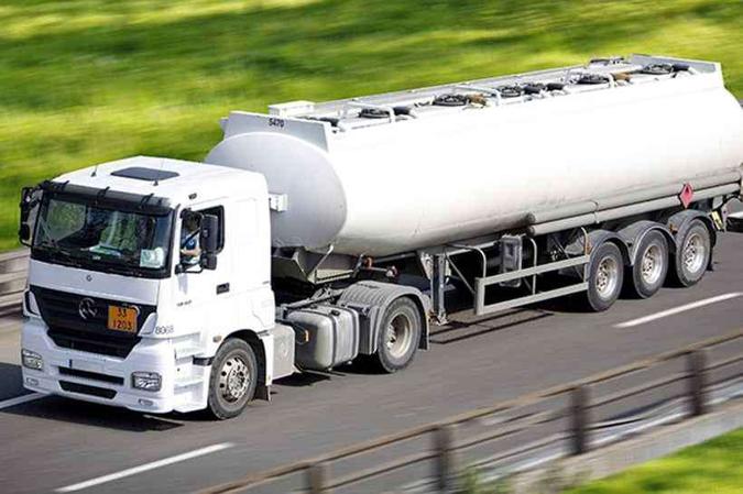 Caminhoneiros ameaçam parar a qualquer momento, gerando desabastecimento de postos e aeroportos em todo o país(foto: ANTT/Divulgação) Caminhoneiros ameaçam parar a qualquer momento, gerando desabastecimento de postos e aeroportos em todo o país(foto: ANTT/Divulgação)