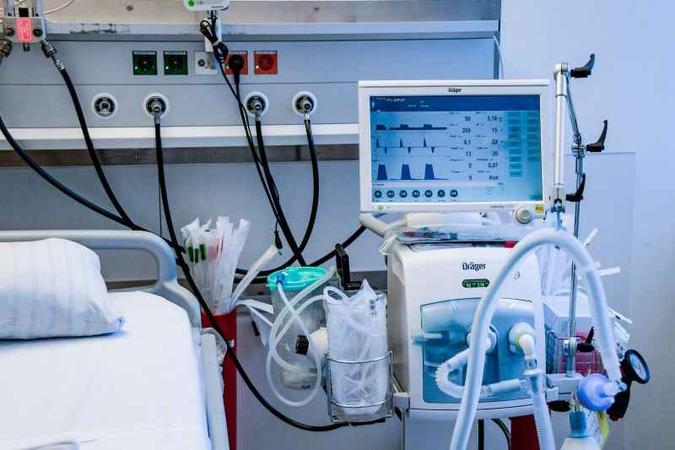 O equipamento ajuda, por exemplo, a monitorar a frequência do ciclo respiratório (foto: AFP / POOL / Axel Heimken ) O equipamento ajuda, por exemplo, a monitorar a frequência do ciclo respiratório (foto: AFP / POOL / Axel Heimken )