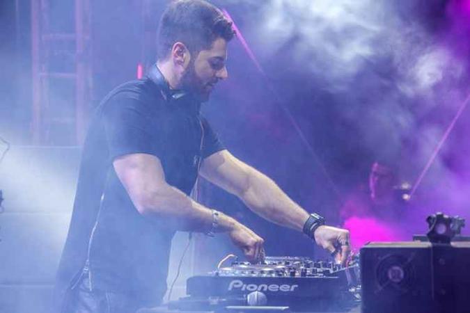 DJ Alok faz muito sucesso com seus hits eletrônicos(foto: Bárbara Cabral/Esp. CB/D.A Press) DJ Alok faz muito sucesso com seus hits eletrônicos(foto: Bárbara Cabral/Esp. CB/D.A Press)
