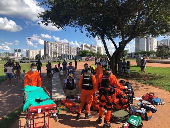 Homem acordou após 36 minutos de manobras de reanimação(foto: Reprodução/CBMDF) Homem acordou após 36 minutos de manobras de reanimação(foto: Reprodução/CBMDF)