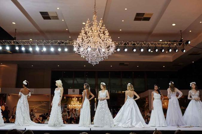 Desfile da estilista Carol Hungria no Luxo de Festa 2018(foto: Mário Miranda) Desfile da estilista Carol Hungria no Luxo de Festa 2018(foto: Mário Miranda)