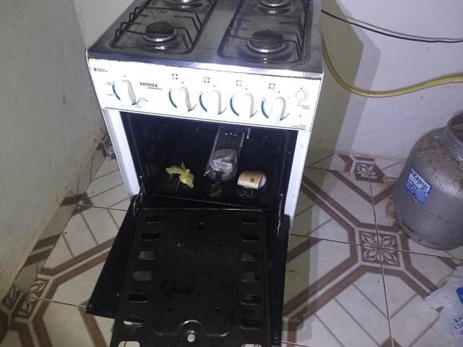 Objetos usados para acobertar venda de drogas em casa de Planaltina(foto: Comunicação da PMDF/ Divulgação) Objetos usados para acobertar venda de drogas em casa de Planaltina(foto: Comunicação da PMDF/ Divulgação)