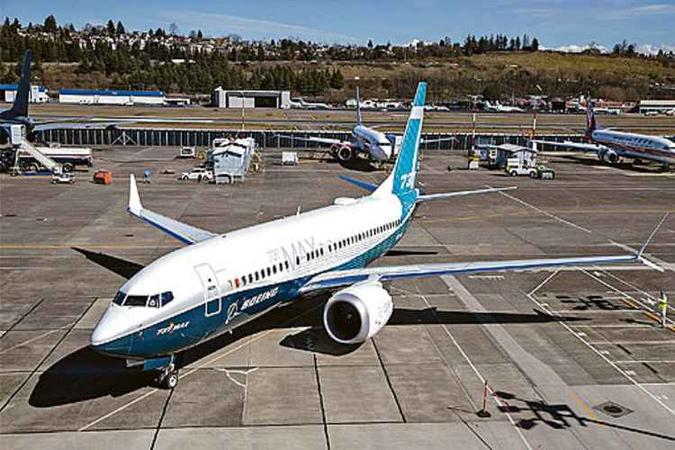 Para a Boeing, o golpe após mais esse acidente com o modelo pode ser ainda maior. Trezentas e cinquenta unidades foram entregues aos clientes até janeiro(foto: Stephen Brashear/AFP 16/3/18) Para a Boeing, o golpe após mais esse acidente com o modelo pode ser ainda maior. Trezentas e cinquenta unidades foram entregues aos clientes até janeiro(foto: Stephen Brashear/AFP 16/3/18)