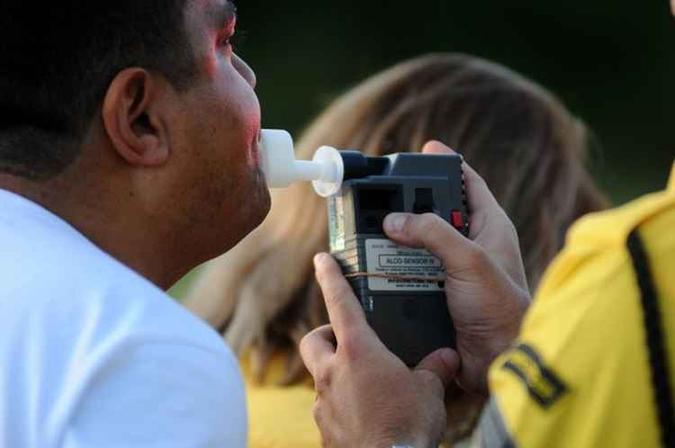 14 motoristas foram presos em janeiro deste ano por dirigirem alcoolizado(foto: Monique Renne/CB/D.A Press) 14 motoristas foram presos em janeiro deste ano por dirigirem alcoolizado(foto: Monique Renne/CB/D.A Press)