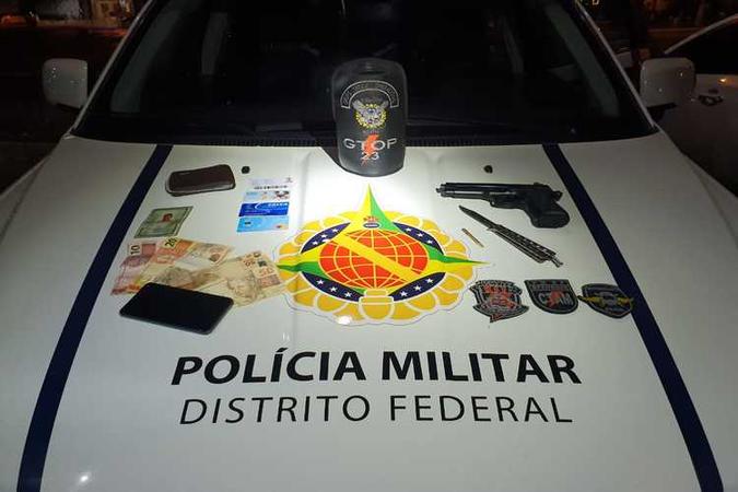 O suspeito fugiu com o celular e cartões bancários da vítima (foto: PMDF/Divulgação) O suspeito fugiu com o celular e cartões bancários da vítima (foto: PMDF/Divulgação)