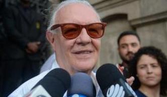 Ney Latorraca foi um dos primeiros a chegar ao velório(foto: Tânia Rêgo/Agência Brasil) Ney Latorraca foi um dos primeiros a chegar ao velório(foto: Tânia Rêgo/Agência Brasil)