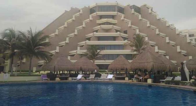 O hotel, com cinco torres em formato de pirâmides maias, tem uma piscina exclusiva para adultos: luxo(foto: Laísa Queiroz/CB/D.A Press) O hotel, com cinco torres em formato de pirâmides maias, tem uma piscina exclusiva para adultos: luxo(foto: Laísa Queiroz/CB/D.A Press)