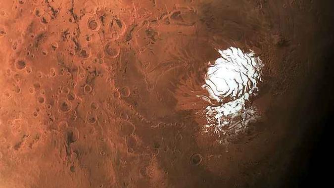 Localizado debaixo de uma camada de gelo marciano, o lago é amplo, com cerca de 20km de largura(foto: ESA/DLR/FU BERLIN/CC BY-SA) Localizado debaixo de uma camada de gelo marciano, o lago é amplo, com cerca de 20km de largura(foto: ESA/DLR/FU BERLIN/CC BY-SA)