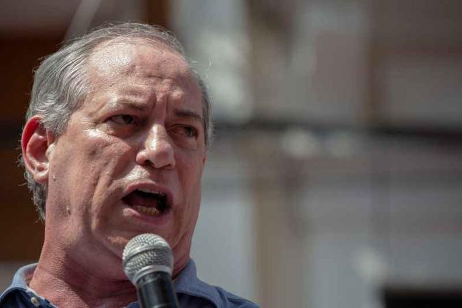 'Você está mentindo, e atestado médico falso é crime', disse Ciro(foto: Mauro Pimentel/AFP) 'Você está mentindo, e atestado médico falso é crime', disse Ciro(foto: Mauro Pimentel/AFP)