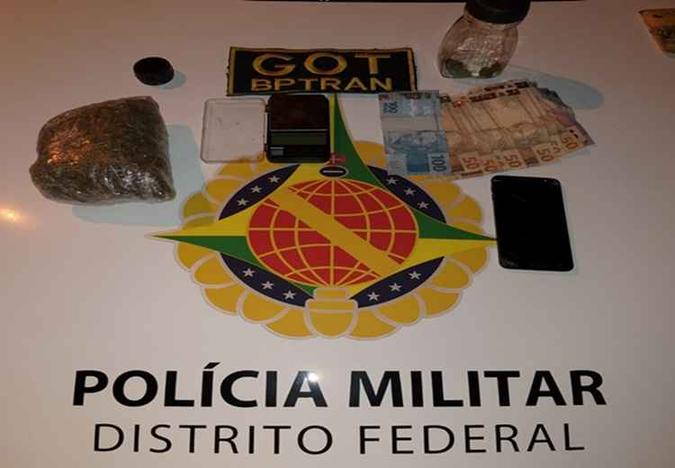 No celular do suspeito, existia ainda um grupo de WhatsApp para venda de entorpecentes (foto: Divulgação/PMDF) No celular do suspeito, existia ainda um grupo de WhatsApp para venda de entorpecentes (foto: Divulgação/PMDF)