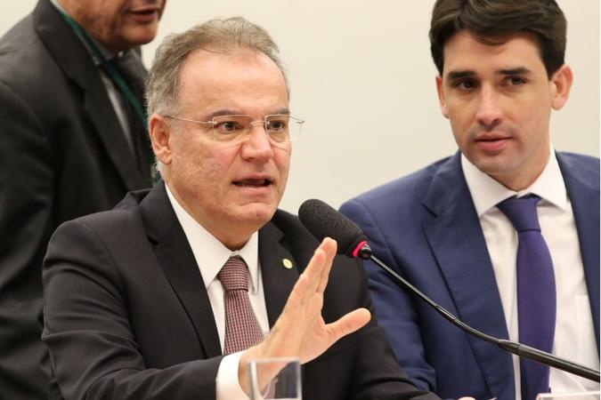 Samuel Moreira não vai alterar texto para beneficiar integrantes de carreira de segurança pública(foto: Fabio Rodrigues Pozzebom/Agência Brasil) Samuel Moreira não vai alterar texto para beneficiar integrantes de carreira de segurança pública(foto: Fabio Rodrigues Pozzebom/Agência Brasil)