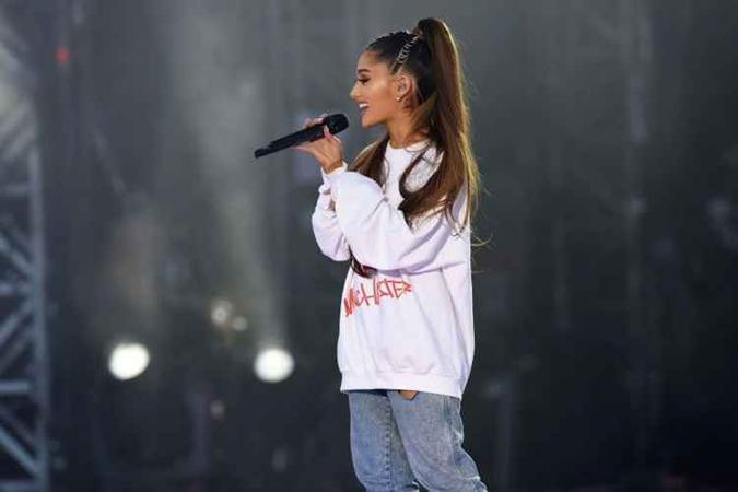 Ariana Grande em show após ataques de Manchester(foto: DAVE HOGAN FOR ONE LOVE MANCHESTER/AFP) Ariana Grande em show após ataques de Manchester(foto: DAVE HOGAN FOR ONE LOVE MANCHESTER/AFP)