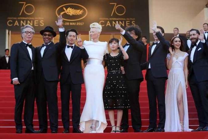 Elenco do filme 'Okja' na última edição do Festival de Cannes(foto: VALERY HACHE) Elenco do filme 'Okja' na última edição do Festival de Cannes(foto: VALERY HACHE)