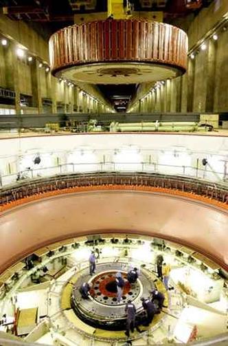 No circuito especial, é possível conhecer o interior da usina e aprender como a energia é gerada(foto: Nilton Rolin/Itaipu Binacional ) No circuito especial, é possível conhecer o interior da usina e aprender como a energia é gerada(foto: Nilton Rolin/Itaipu Binacional )