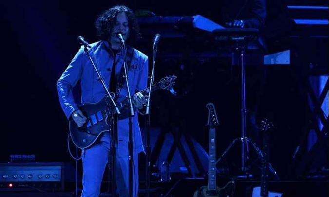 Em um show posterior, Jack White também dedicou uma canção a mulher que não pode usar(foto: AFP / Valerie MACON) Em um show posterior, Jack White também dedicou uma canção a mulher que não pode usar(foto: AFP / Valerie MACON)